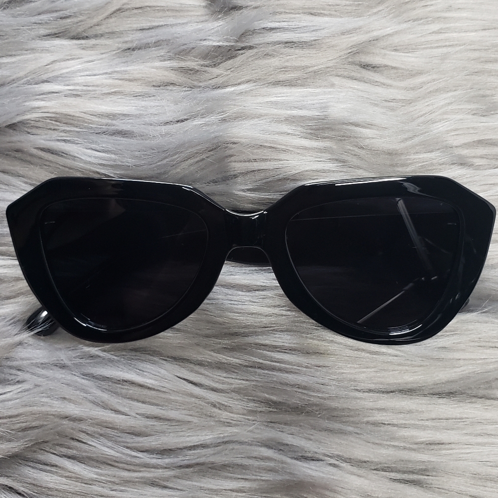 3/$15 Trendy black retro sunglasses
